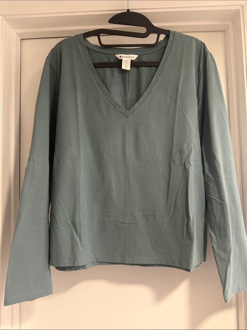 Athleta Women's Organic Cropped Long Sleeve V-Neck Top in Teal-Blue Green
